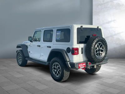 2025 Jeep Wrangler — photo 8 view
