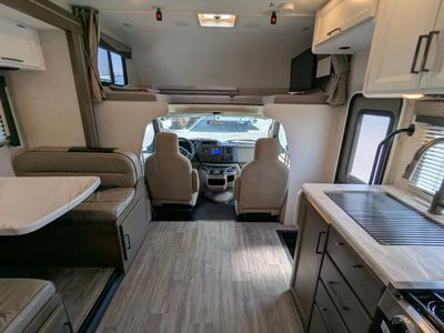2025 Thor Motor Coach Four Winds — photo 14 view
