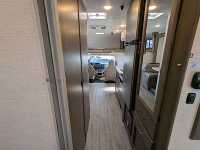 2025 Thor Motor Coach Four Winds — photo 24 view
