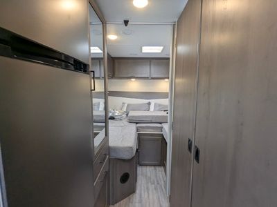 2025 Thor Motor Coach Four Winds — photo 8 view