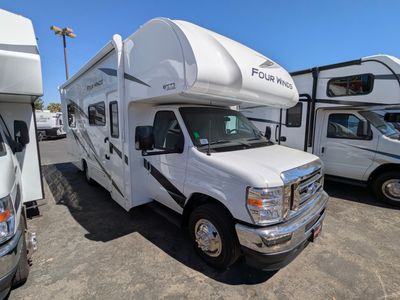 2025 Thor Motor Coach Four Winds — photo 17 view