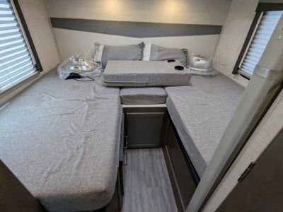 2025 Thor Motor Coach Four Winds — photo 19 view