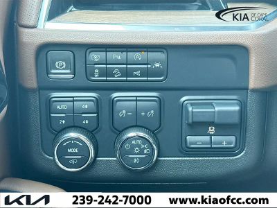 2025 Chevrolet Suburban — photo 33 view