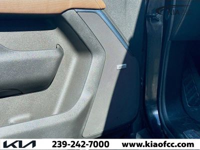 2025 Chevrolet Suburban — photo 24 view