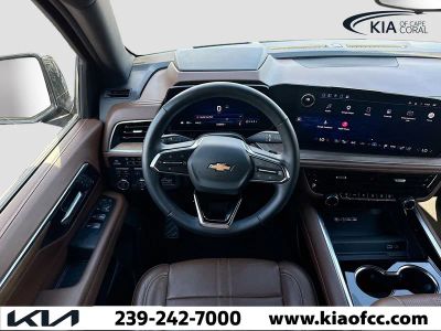 2025 Chevrolet Suburban — photo 16 view