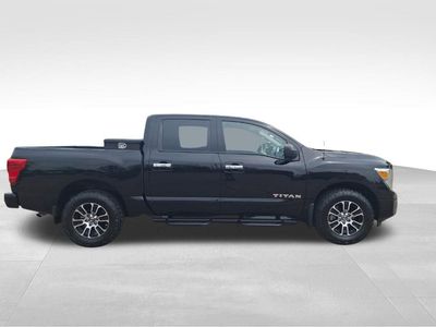2021 Nissan Titan — photo 9 view