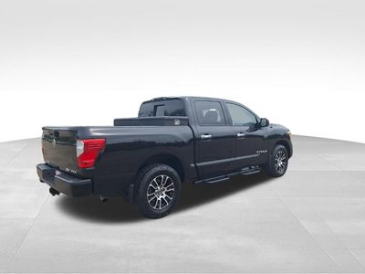 2021 Nissan Titan — photo 10 view