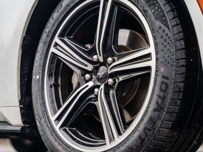 2024 Ford Mustang - Photo 8