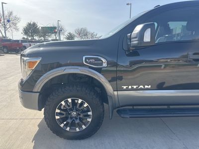 2017 Nissan Titan - Photo 2