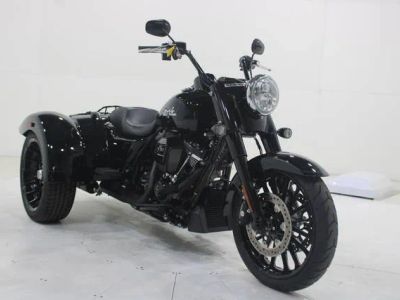 2023 Harley-Davidson® FLRT - Freewheeler® — front three-quarter view