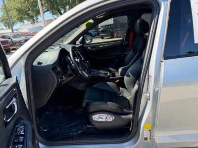 2021 Porsche Macan — photo 16 view