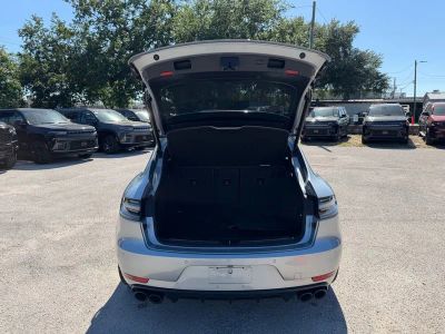 2021 Porsche Macan — photo 37 view