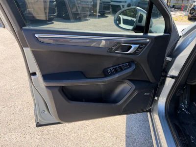 2021 Porsche Macan — photo 13 view