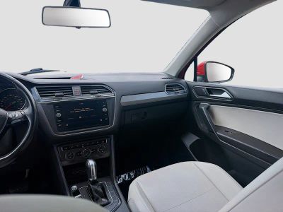 2019 Volkswagen Tiguan — photo 19 view