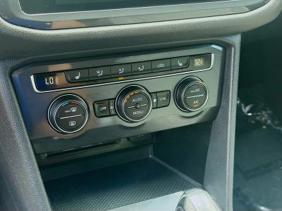 2019 Volkswagen Tiguan — photo 12 view