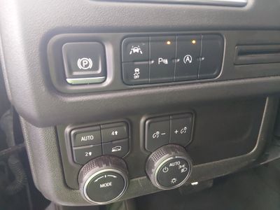 2024 Chevrolet Suburban - Photo 13