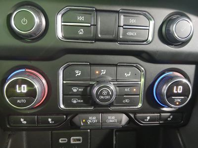 2024 Chevrolet Suburban - Photo 19