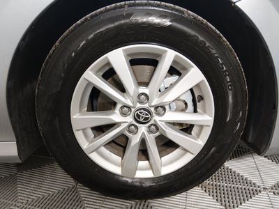 2025 Toyota Camry — photo 10 view