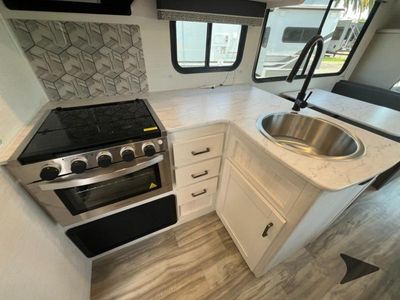 2025 Gulf Stream RV Conquest Class C - Photo 16