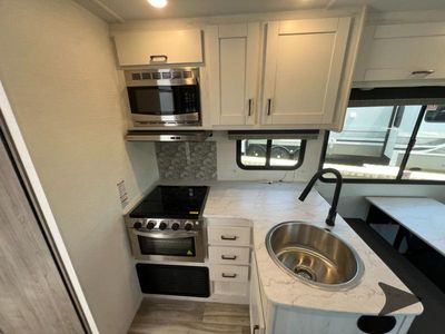 2025 Gulf Stream RV Conquest Class C - Photo 14
