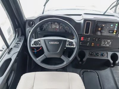 2026 Tiffin ALLEGRO BAY — rear three-quarter view