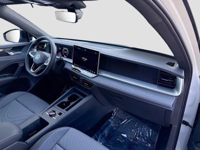 2026 Volkswagen Tiguan — photo 13 view