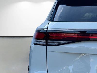 2026 Volkswagen Tiguan — photo 10 view