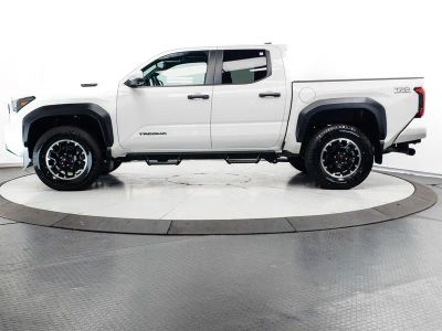 2025 Toyota Tacoma Hybrid — photo 8 view