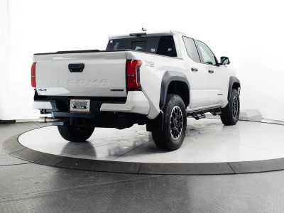 2025 Toyota Tacoma Hybrid — photo 12 view