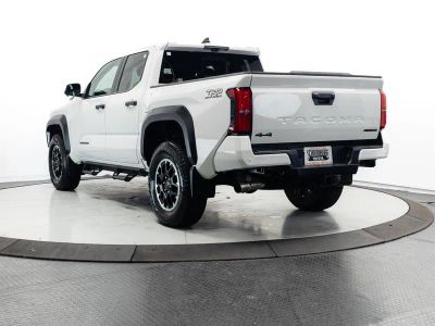 2025 Toyota Tacoma Hybrid — photo 9 view