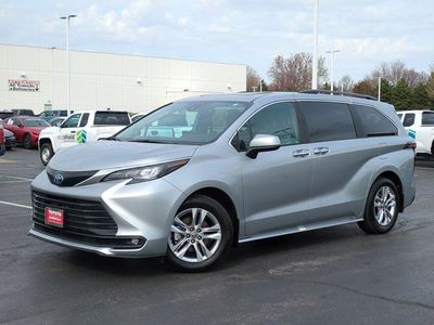 2025 Toyota Sienna - Photo 2