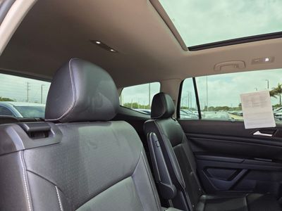 2021 Volkswagen Atlas — photo 14 view
