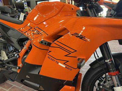 2026 KTM 990 RC R - Photo 10