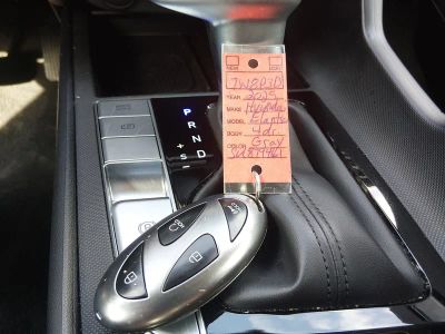 2025 Hyundai Elantra - Photo 15
