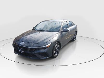 2025 Hyundai Elantra - Photo 3