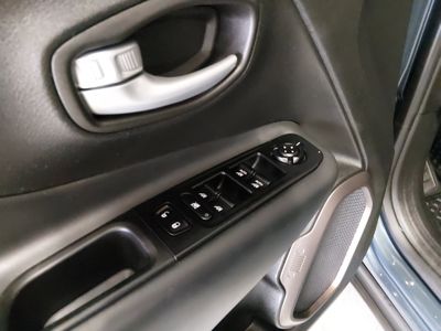 2023 Jeep Renegade - Photo 16