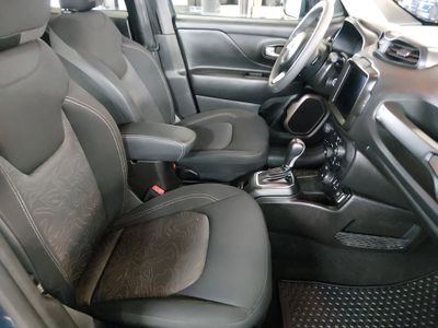 2023 Jeep Renegade - Photo 13