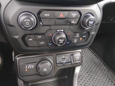 2023 Jeep Renegade - Photo 19