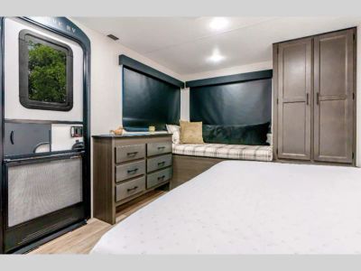 2025 Venture RV Stratus — photo 10 view