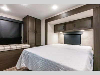 2025 Venture RV Stratus — photo 8 view
