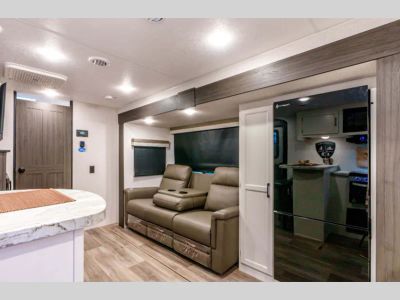 2025 Venture RV Stratus — photo 11 view