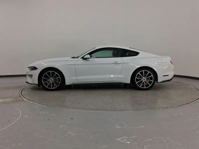 2019 Ford Mustang Coupe - Photo 2