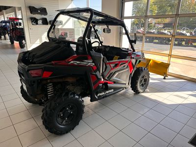 2015 Polaris RZR 900 EPS — interior view