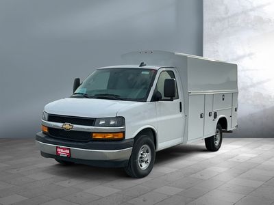 2025 Chevrolet Express Commercial Cutaway - Photo 3