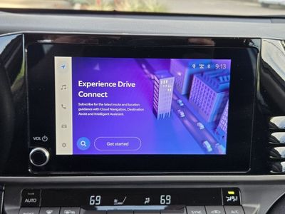 2025 Toyota Camry — photo 11 view