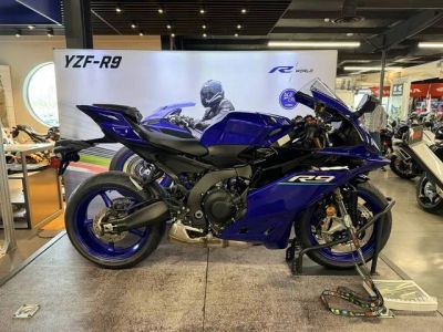 2026 Yamaha YZF-R9 — front three-quarter view