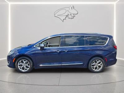 2017 Chrysler Pacifica — side profile view
