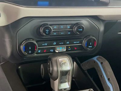 2022 Ford Bronco — photo 13 view