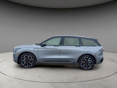 2025 Lincoln Nautilus — side profile view