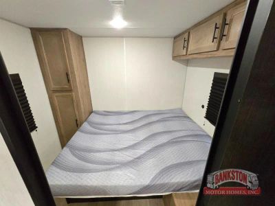 2025 Cherokee Grey Wolf 29QB — photo 19 view